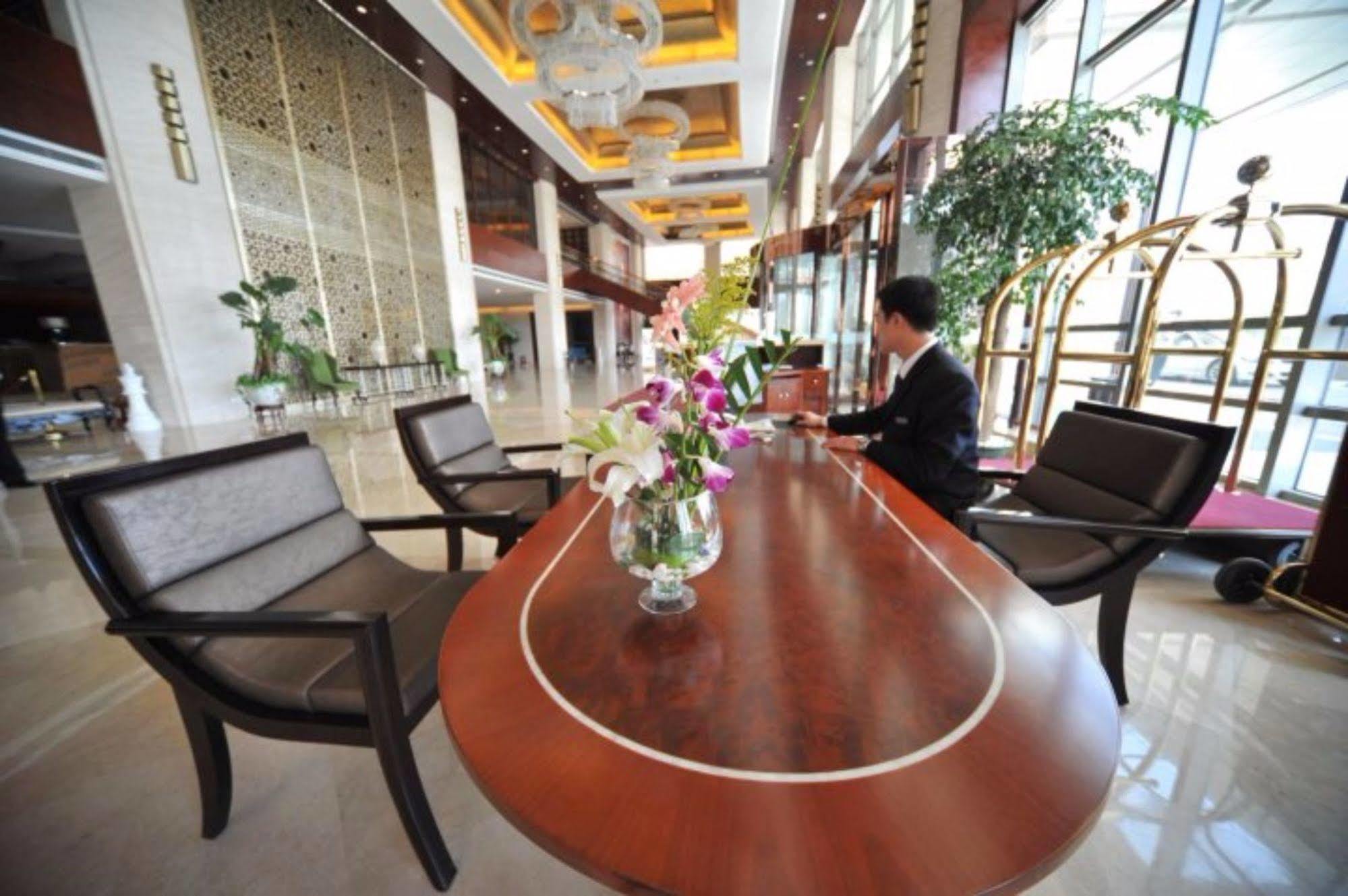 S&N Dalian Hotel Buitenkant foto