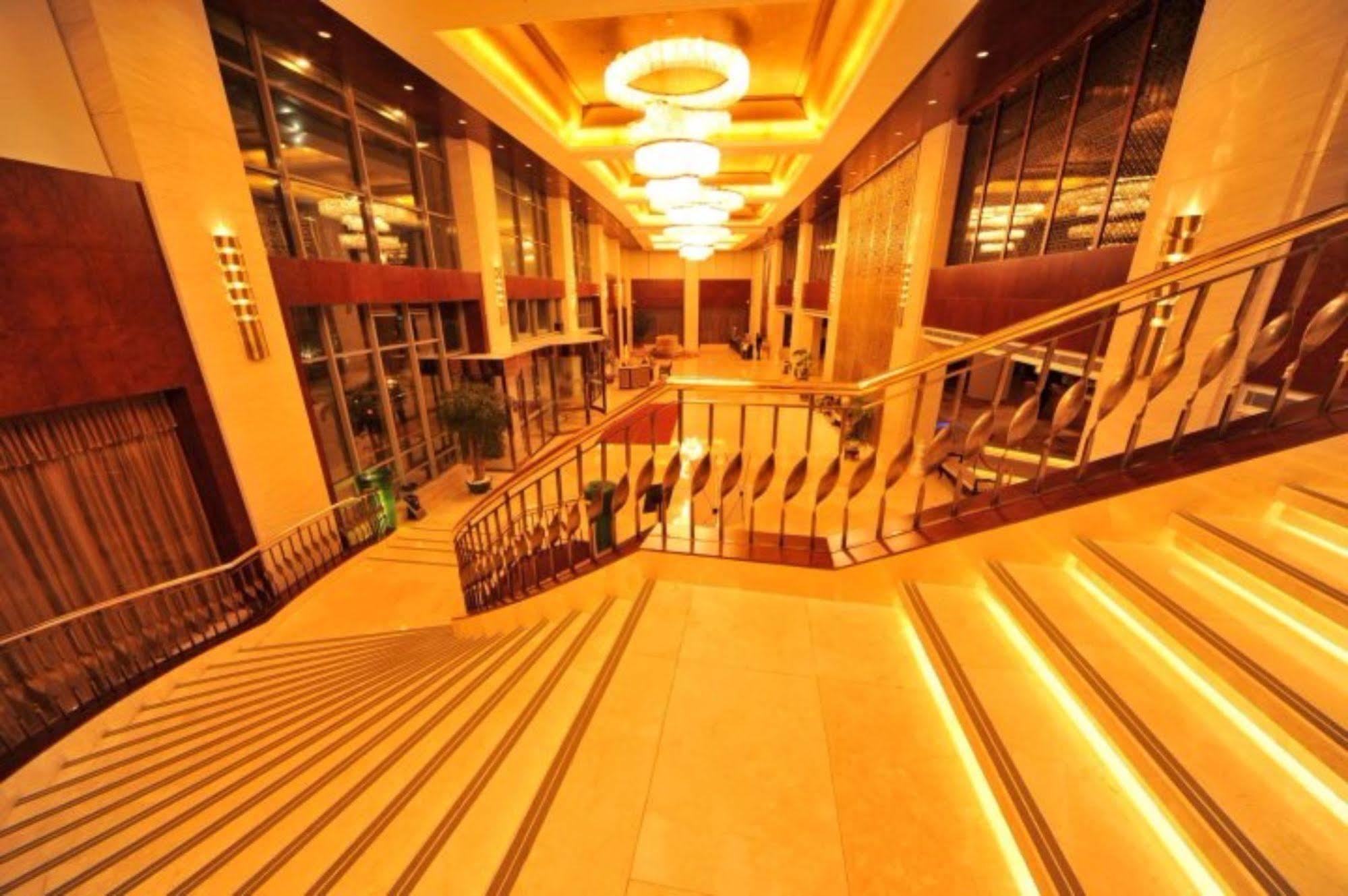 S&N Dalian Hotel Buitenkant foto